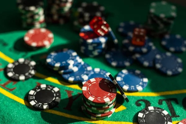 Kategori permainan di pecut333 Antarmuka aplikasi pecut333 menampilkan kategori permainan live dealer, slot, dan sportsbook